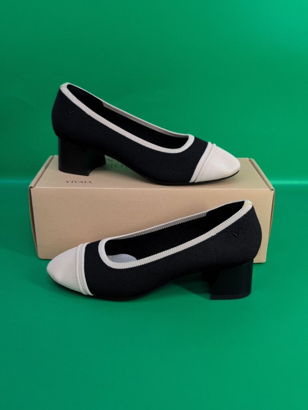 Vivaia Julie Almond Toe Chunky Heels Pump EU 37.5 White Black